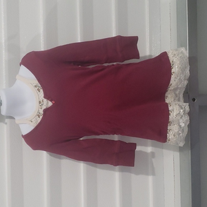 Girls shirt size Large‎